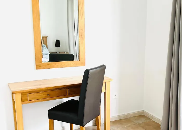 Cosy Sunny One Bedroom Apartment
